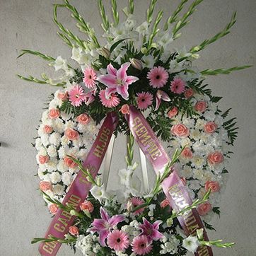 Tanatorio Piedrabuena - Porzuna corona con flores rosas