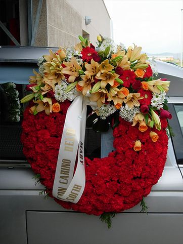 Tanatorio Piedrabuena - Porzuna corona de flores rojas
