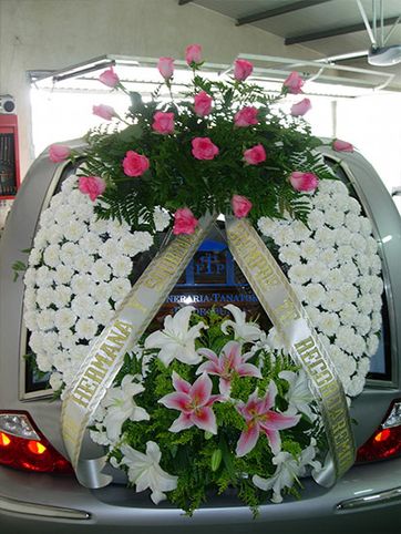Tanatorio Piedrabuena - Porzuna corona en carro fúnebre 