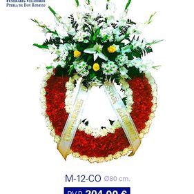 Tanatorio Piedrabuena - Porzuna corona con flores rojas