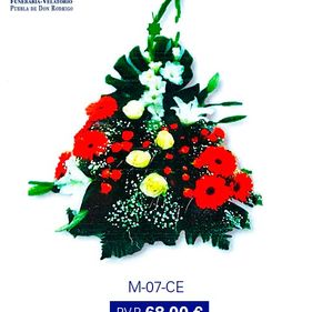 Tanatorio Piedrabuena - Porzuna arreglo de flores rojas y amarillas